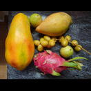 Obst (Papaya, Guaven, Mango, Datteln, Drachenfrucht)